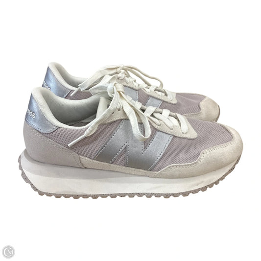 Shoes Athletic By New Balance In Grey & White, Size: 7.5