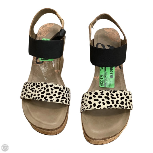 Shoes Heels Wedge By Clothes Mentor In Animal Print, Size: 8.5