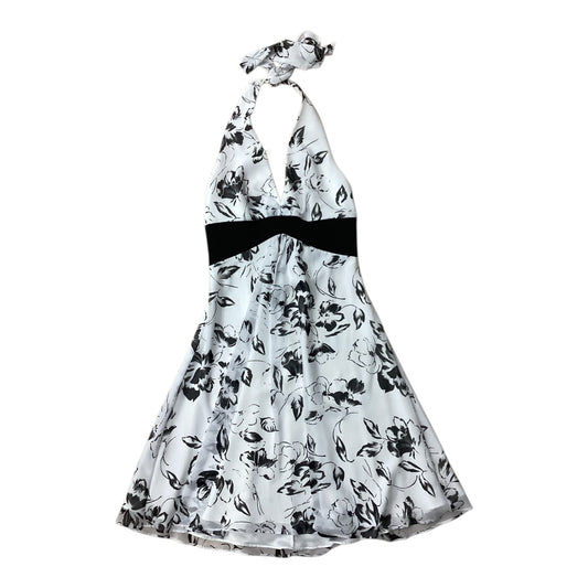 Dress Casual Short By White House Black Market In Black & White, Size:2